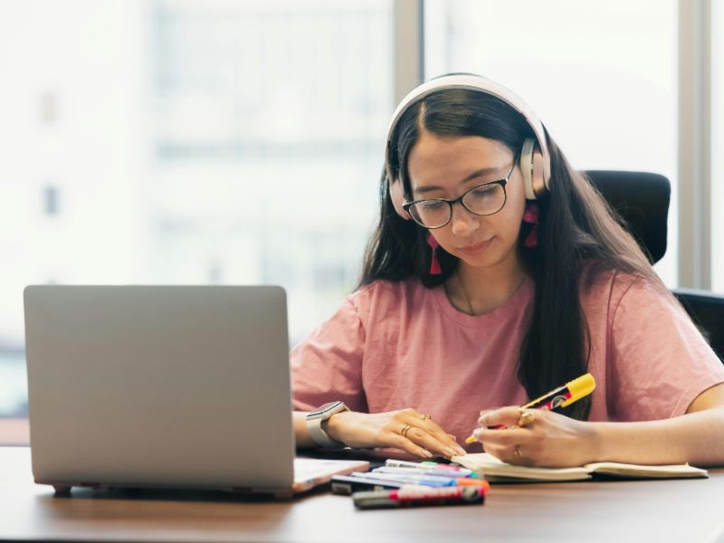 Ngành Quản trị Kinh doanh cung cấp nền tảng về quản lý và điều hành doanh nghiệp